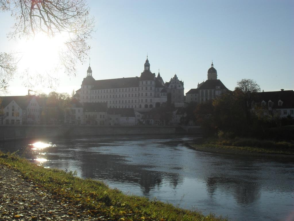 Hotel Am Fluss Neuburg an Der Donau Bagian luar foto